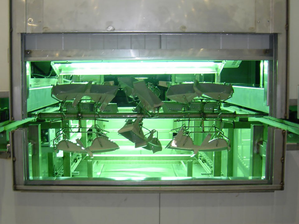 Liquid spray coating machine UV curing
