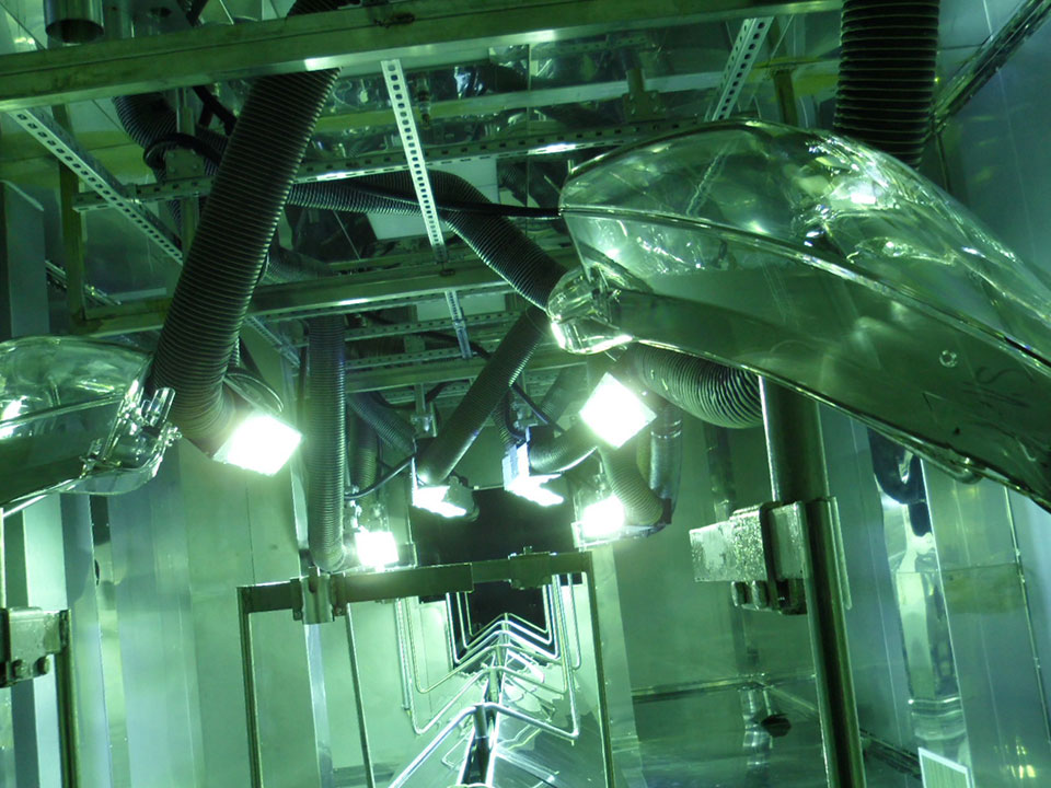 Liquid spray coating machine UV curing