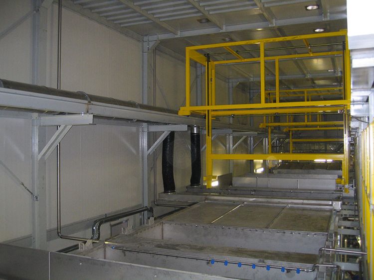 Pretreatment coating machine in tanks